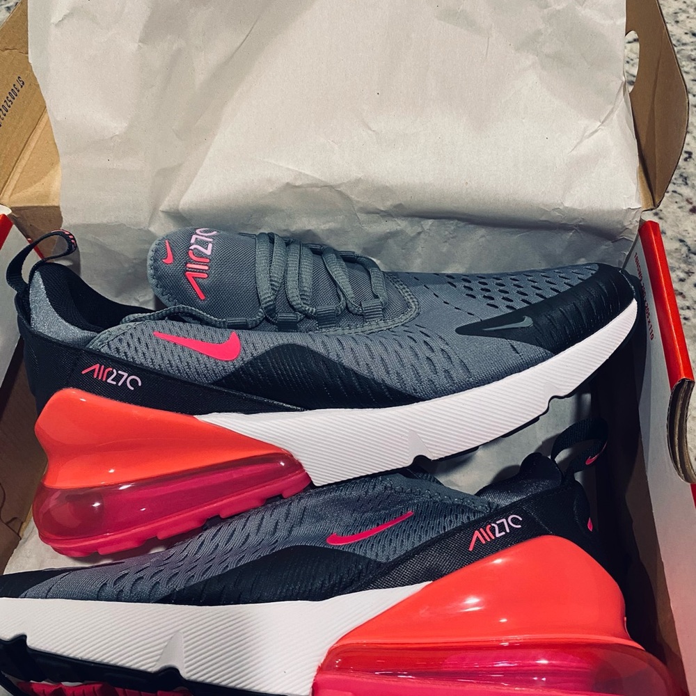 Brand new Nike Air Max 270 GS size 7/ women’s 8.5